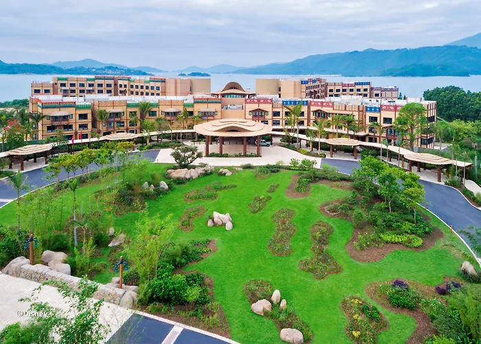 Disney Explorers Lodge